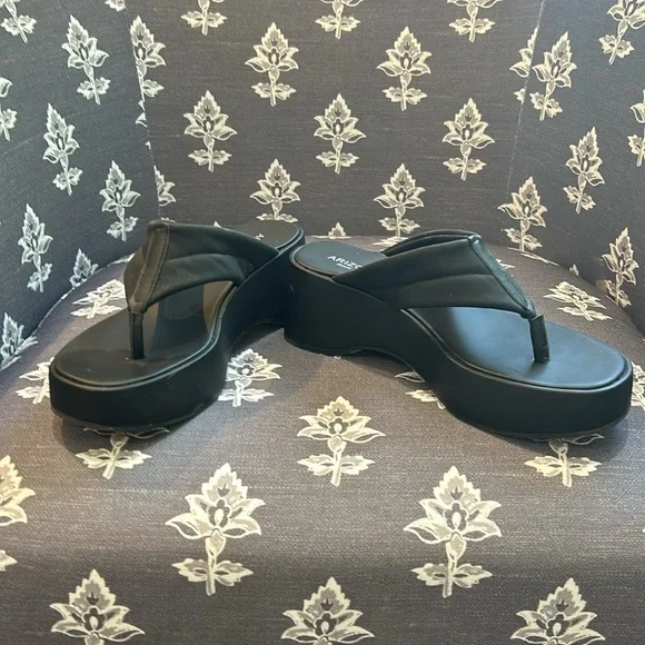 Platform Thong Sandals - Picture 2 of 4